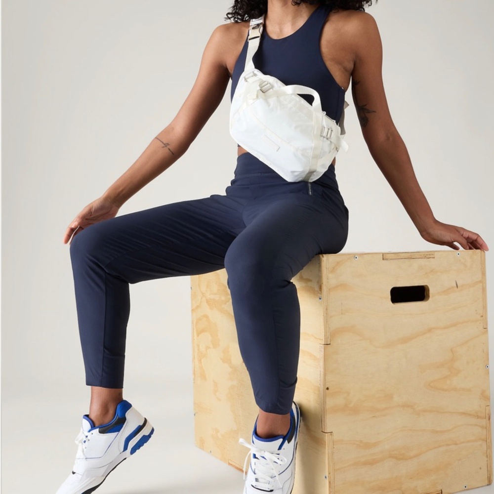 Athleta TREKKIE NORTH JOGGER 8T